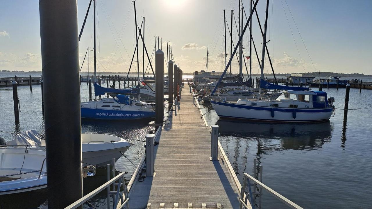 Hausboot Harmonie Hotel Stralsund Ngoại thất bức ảnh